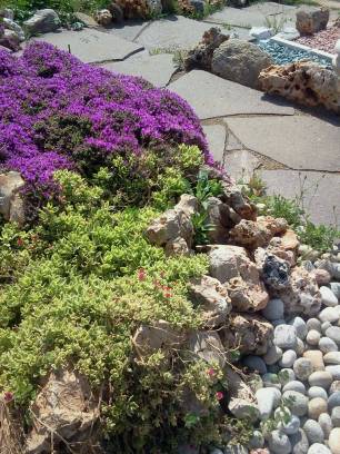 Garden  with giant slabs in porphyry